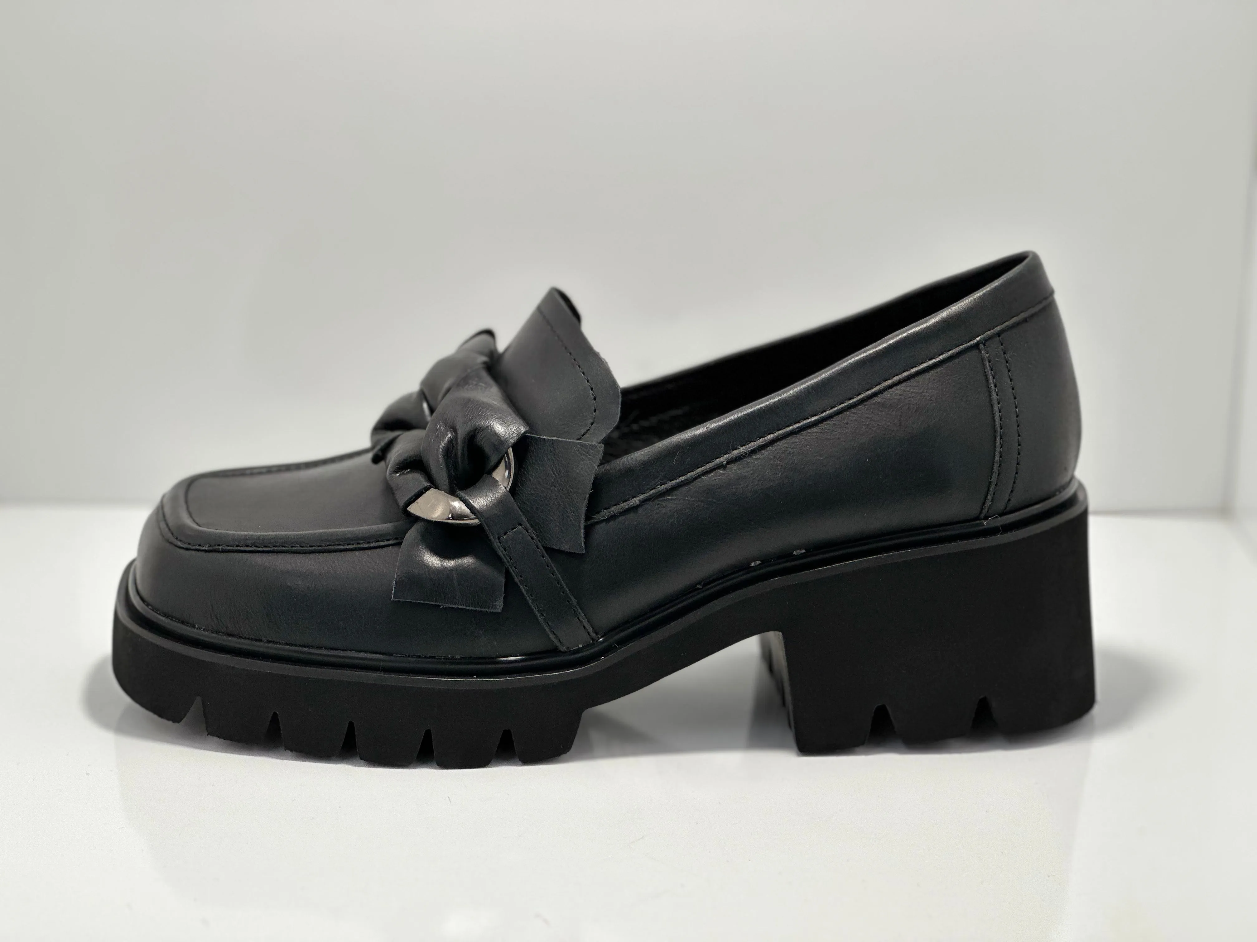 Bizmo Leather Loafer with wrapped chain
