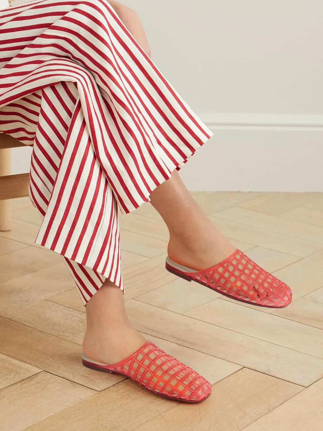 Clear Jelly Flats for Women Closed Toe Mesh Hollow Jellies Mule Sandals Slip On Jelly Slides Casual Comforatable Summer Beach Slipper Sandals