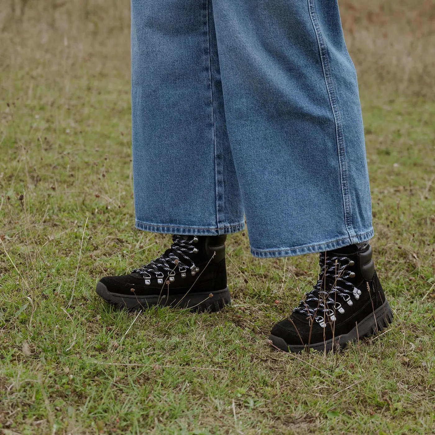 Iris Track Suede - Black