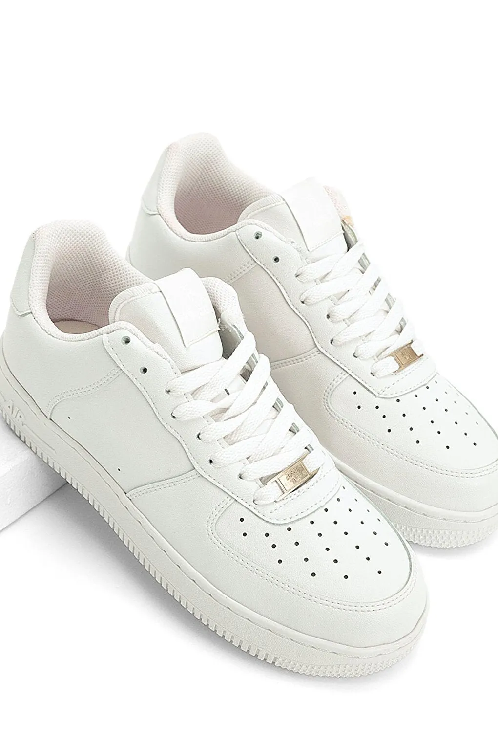 Unisex White Comfortable Fit Sneaker